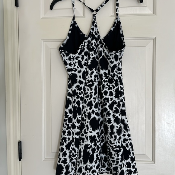 NWOT OUTDOOR VOICES “The Exercise dress” Size M - Picture 7 of 9